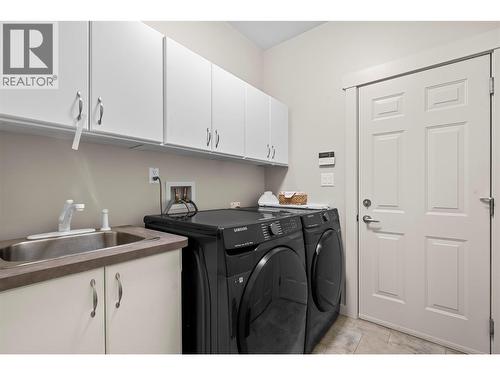 2470 24 Avenue Ne, Salmon Arm, BC - Indoor Photo Showing Laundry Room