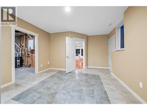 2470 24 Avenue Ne, Salmon Arm, BC - Indoor Photo Showing Other Room