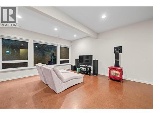 2470 24 Avenue Ne, Salmon Arm, BC - Indoor Photo Showing Other Room