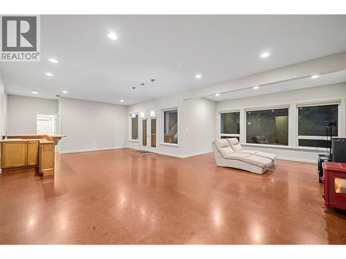 2470 24 Avenue Ne, Salmon Arm, BC - Indoor