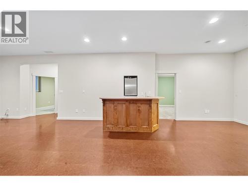 2470 24 Avenue Ne, Salmon Arm, BC - Indoor