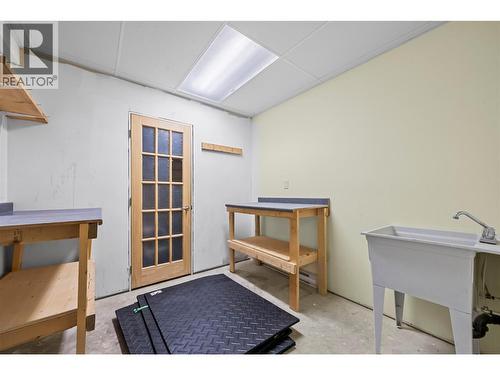 2470 24 Avenue Ne, Salmon Arm, BC - Indoor