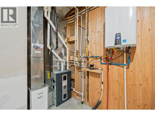 2470 24 Avenue Ne, Salmon Arm, BC - Indoor Photo Showing Basement