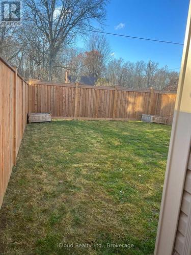 8871 Chickory Trail, Niagara Falls, ON - Outdoor