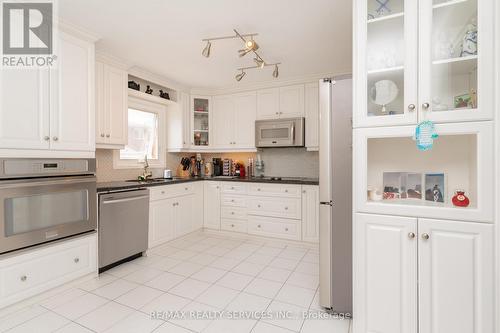 6 Ruth Avenue, Brampton, ON - Indoor Photo Showing Kitchen