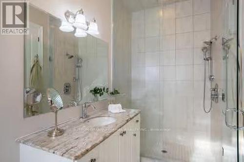 203 Hunterwood Chase, Vaughan, ON - Indoor Photo Showing Bathroom