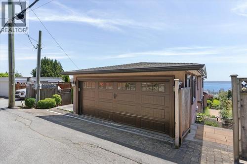 2171 Queens Avenue, West Vancouver, BC - Outdoor