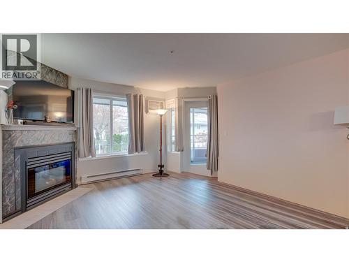 3705 30 Avenue Unit# 104, Vernon, BC - Indoor Photo Showing Living Room With Fireplace