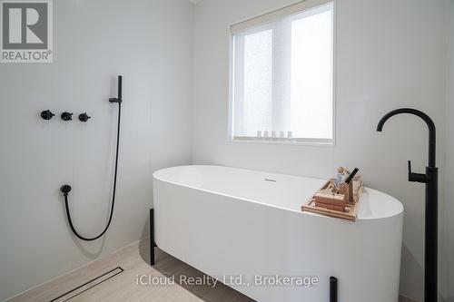 5389 Kindos Street, Burlington, ON - Indoor Photo Showing Bathroom