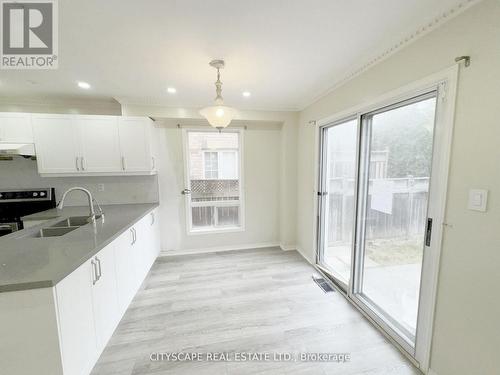 Eat-In-Breakfast Area - 3310 Crimson King Circle, Mississauga, ON - Indoor Photo Showing Kitchen With Double Sink
