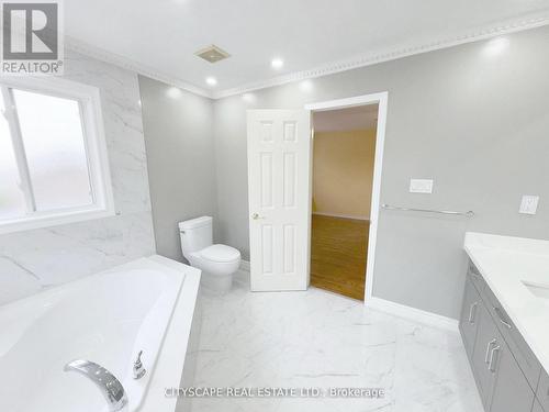 Primary Bedroom - 4pc Ensuite - 3310 Crimson King Circle, Mississauga, ON - Indoor Photo Showing Bathroom