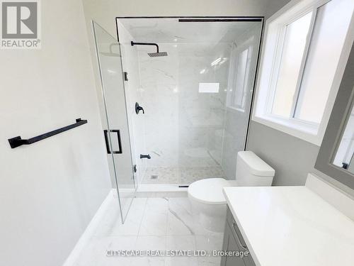 Second Floor Main 3pc Bathroom - 3310 Crimson King Circle, Mississauga, ON - Indoor Photo Showing Bathroom