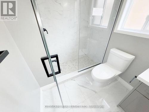 Second Floor Main 3pc Bathroom - 3310 Crimson King Circle, Mississauga, ON - Indoor Photo Showing Bathroom