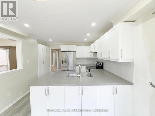 Kitchen - 3310 Crimson King Circle, Mississauga, ON - Indoor Photo Showing Kitchen