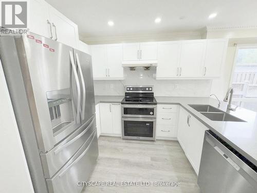Kitchen - 3310 Crimson King Circle, Mississauga, ON - Indoor Photo Showing Kitchen With Stainless Steel Kitchen With Double Sink