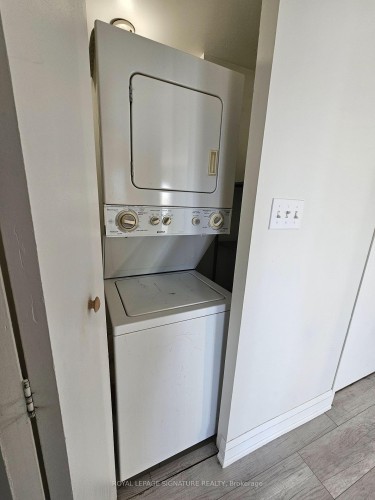 507-155 Hillcrest Avenue, Mississauga, ON - Indoor Photo Showing Laundry Room