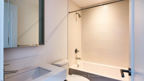 5603-10 York Street, Toronto, ON - Indoor Photo Showing Bathroom