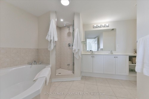 Ph306-18 Valley Woods Road, Toronto, ON - Indoor Photo Showing Bathroom