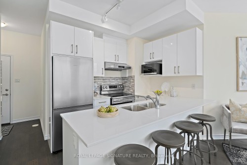 2 Curlew Drive, Toronto, ON - Indoor Photo Showing Kitchen With Double Sink With Upgraded Kitchen