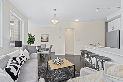 2 Curlew Drive, Toronto, ON - Indoor Photo Showing Living Room