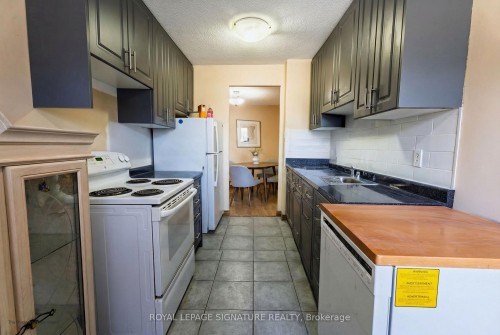 209-15 Kensington Road, Brampton, ON - Indoor Photo Showing Kitchen
