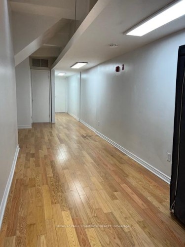 Main-208 Carlton Street, Toronto, ON - Indoor Photo Showing Other Room