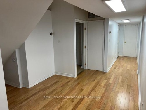 Main-208 Carlton Street, Toronto, ON - Indoor Photo Showing Other Room