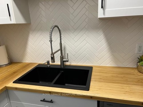 Main-208 Carlton Street, Toronto, ON - Indoor Photo Showing Kitchen