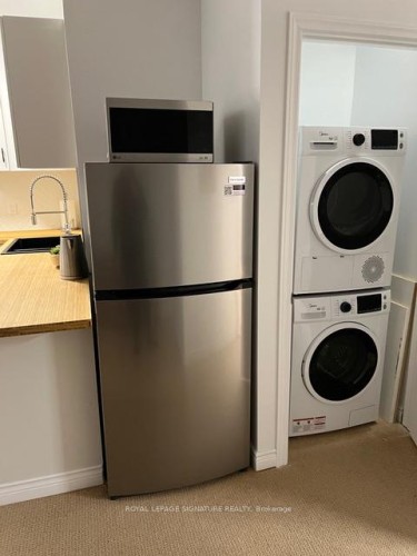 Main-208 Carlton Street, Toronto, ON - Indoor Photo Showing Laundry Room