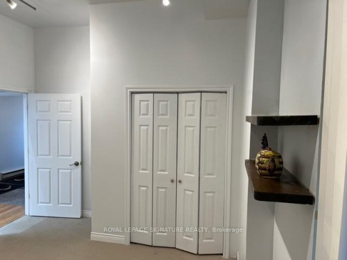 Main-208 Carlton Street, Toronto, ON - Indoor Photo Showing Other Room