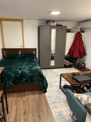 Lower-69 Hillcrest Drive, Toronto, ON - Indoor Photo Showing Bedroom