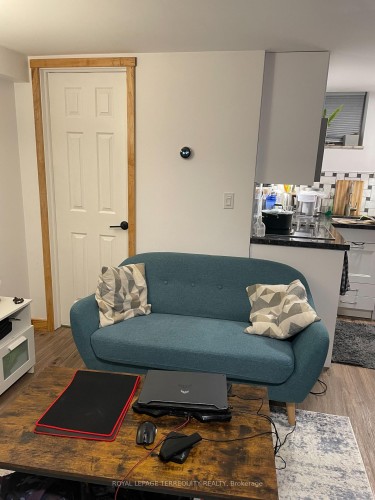 Lower-69 Hillcrest Drive, Toronto, ON - Indoor