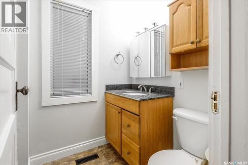 2156 Queen Street, Regina, SK - Indoor Photo Showing Bathroom