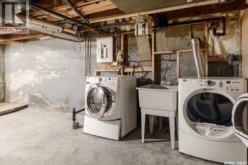 2156 Queen Street, Regina, SK - Indoor Photo Showing Laundry Room