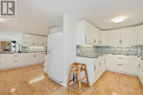 568 Mallard Circle, Selwyn, ON - Indoor Photo Showing Kitchen