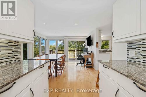 568 Mallard Circle, Selwyn, ON - Indoor Photo Showing Kitchen With Upgraded Kitchen