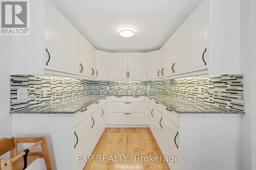 568 Mallard Circle, Selwyn, ON - Indoor Photo Showing Kitchen