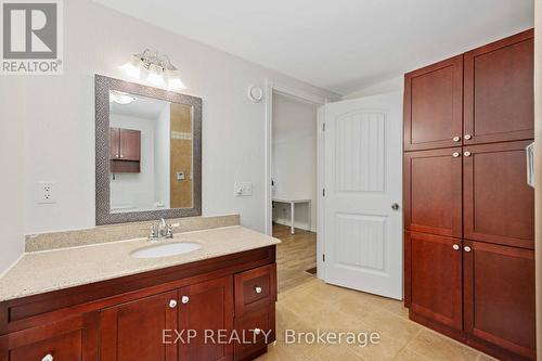 568 Mallard Circle, Selwyn, ON - Indoor Photo Showing Bathroom