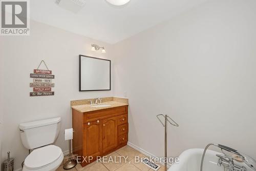 568 Mallard Circle, Selwyn, ON - Indoor Photo Showing Bathroom