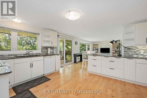 568 Mallard Circle, Selwyn, ON - Indoor Photo Showing Kitchen