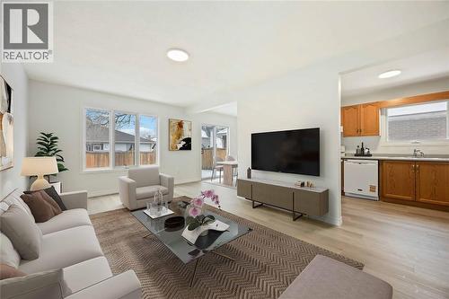 260-266 London Road, Sarnia, ON - Indoor Photo Showing Living Room