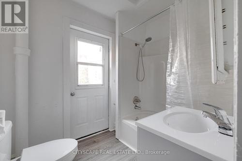 Bathroom - B - 61 Eby Street S, Kitchener, ON - Indoor Photo Showing Bathroom