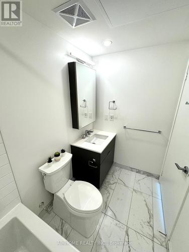1508 - 25 Richmond Street E, Toronto, ON - Indoor Photo Showing Bathroom