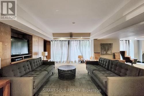 1612 - 11 St Joseph Street, Toronto, ON - Indoor Photo Showing Living Room
