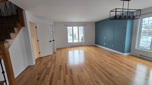 Salon - 31 Boul. Marie-Victorin, Delson, QC - Indoor Photo Showing Other Room