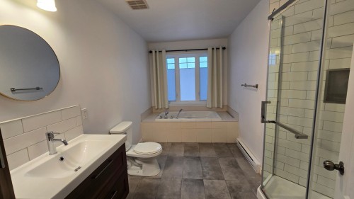 Salle de bains - 31 Boul. Marie-Victorin, Delson, QC - Indoor Photo Showing Bathroom