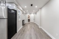 Open concept, high ceilings, pot lights - 