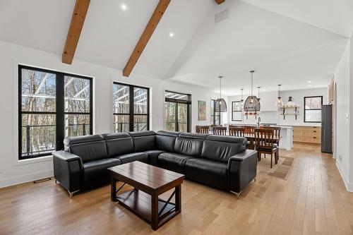 Salon - 349 Ch. Des Mômes, Saint-Sauveur, QC - Indoor Photo Showing Living Room