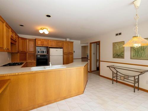 2200 Bordeaux Crescent, Thunder Bay, ON - Indoor Photo Showing Kitchen