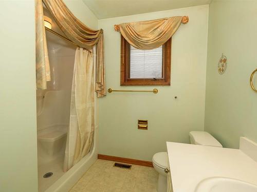 2200 Bordeaux Crescent, Thunder Bay, ON - Indoor Photo Showing Bathroom